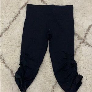 I am selling some cropped Lululemon leggings